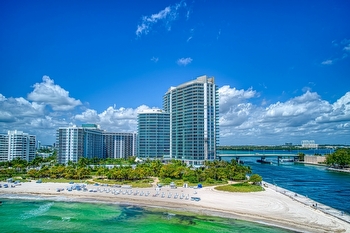 thumbnail_10295_collins_ave 71